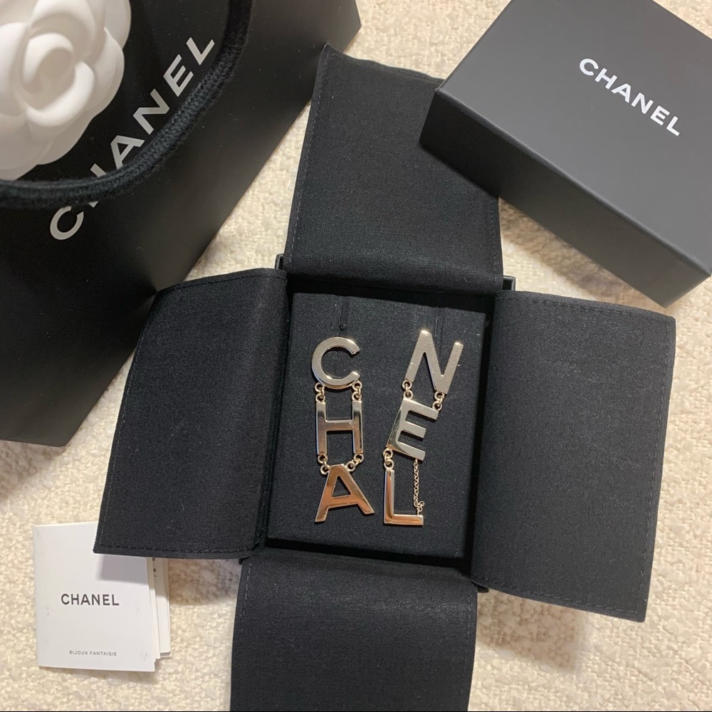 CHANEL CHA-NEL LOGO EARRINGS IN GOLD!